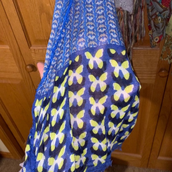 Bundle of four scarves - Picture 7 of 10